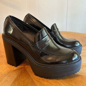 Madden Girl Kassidy Black Platform Lug Sole Loafers size 8.5 EUC